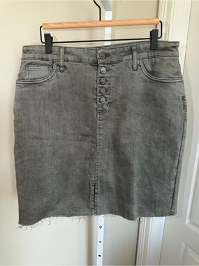 WLab Wash Lab Gray Denim Mini Skirt Button Front Raw Hem Size 32